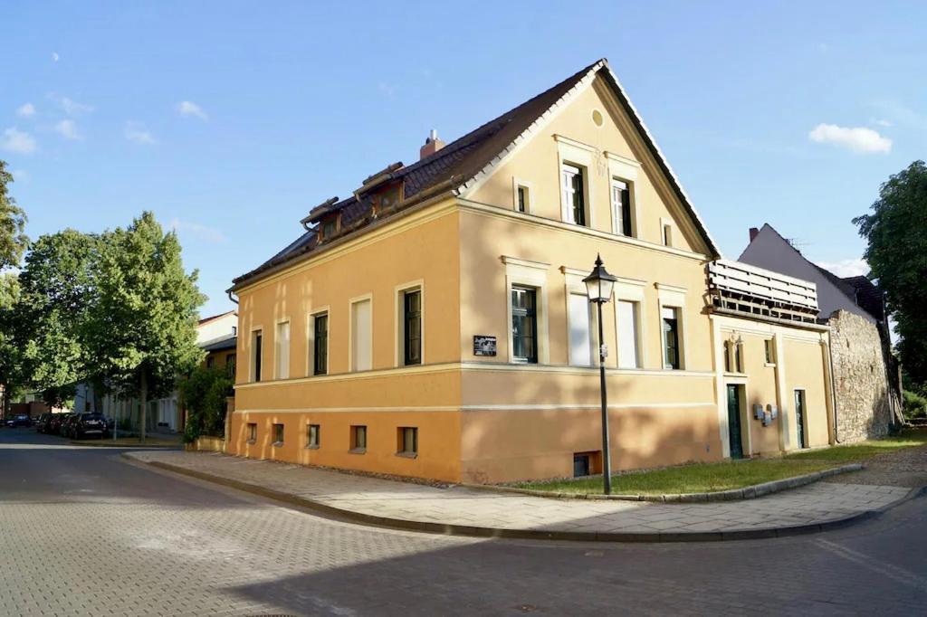 "Ferienwohnung Am Schloss" - Ferienwohnung Mit Blick Auf Das Barbyer Schloss, 5 Gehminuten Bis Zur Elbe Bagian luar foto