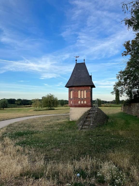 "Ferienwohnung Am Schloss" - Ferienwohnung Mit Blick Auf Das Barbyer Schloss, 5 Gehminuten Bis Zur Elbe Bagian luar foto
