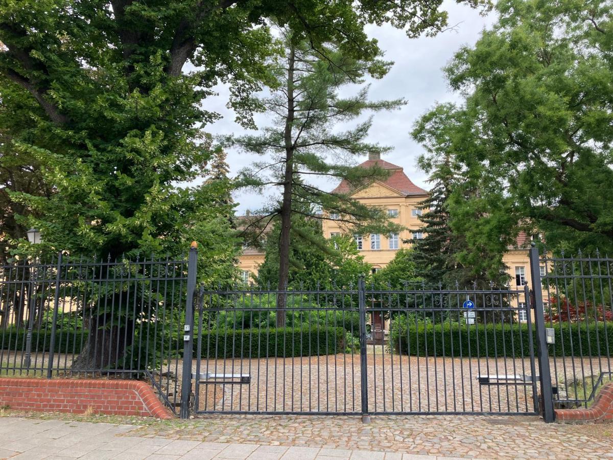 "Ferienwohnung Am Schloss" - Ferienwohnung Mit Blick Auf Das Barbyer Schloss, 5 Gehminuten Bis Zur Elbe Bagian luar foto